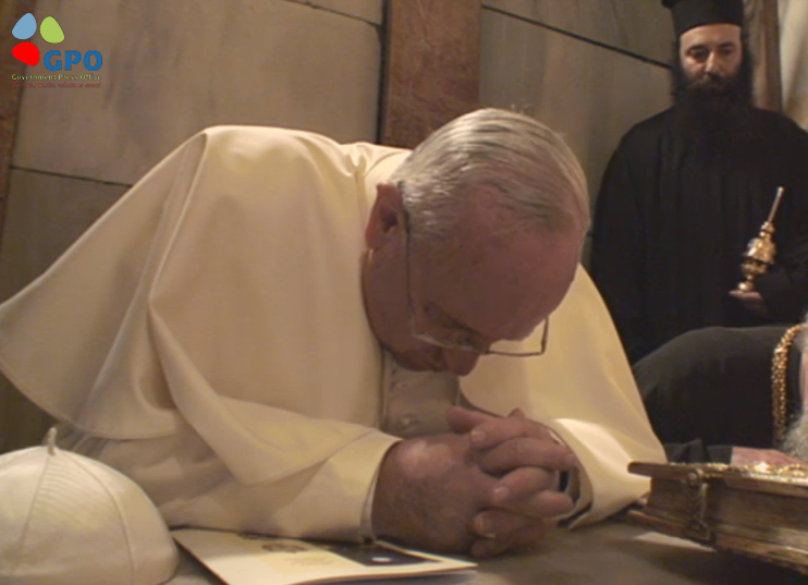 (Pope Francis at Church of Holy Sepulcre)