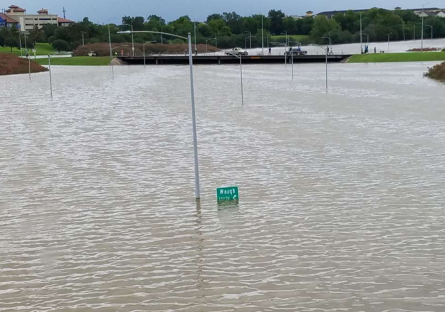 http://www.chron.com/news/houston-weather/hurricaneharvey/article/hurricane-harvey-houston-reader-photos-flooding-11969380.php#photo-13986105