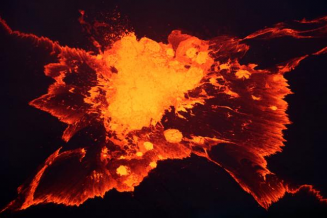 https://volcanoes.usgs.gov/observatories/hvo/multimedia_uploads/600x450/previewImage-1741.jpg