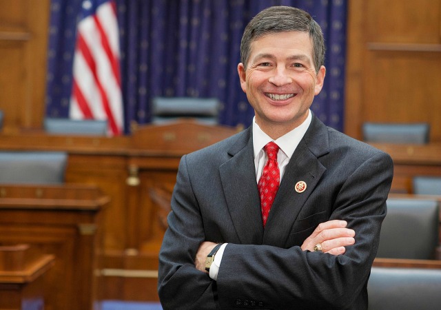 https://commons.wikimedia.org/wiki/File:Jeb_Hensarling_full_official_photo.jpg