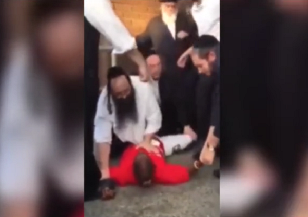 http://www.ibtimes.co.uk/melbourne-rabbi-takes-down-attacker-outside-synagogue-krav-maga-technique-1530952