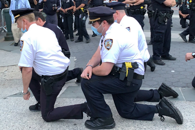 https://nypost.com/2020/06/11/nypd-lieutenant-apologizes-for-kneeling-alongside-protesters/
